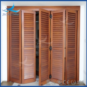 Volets plissés en bois